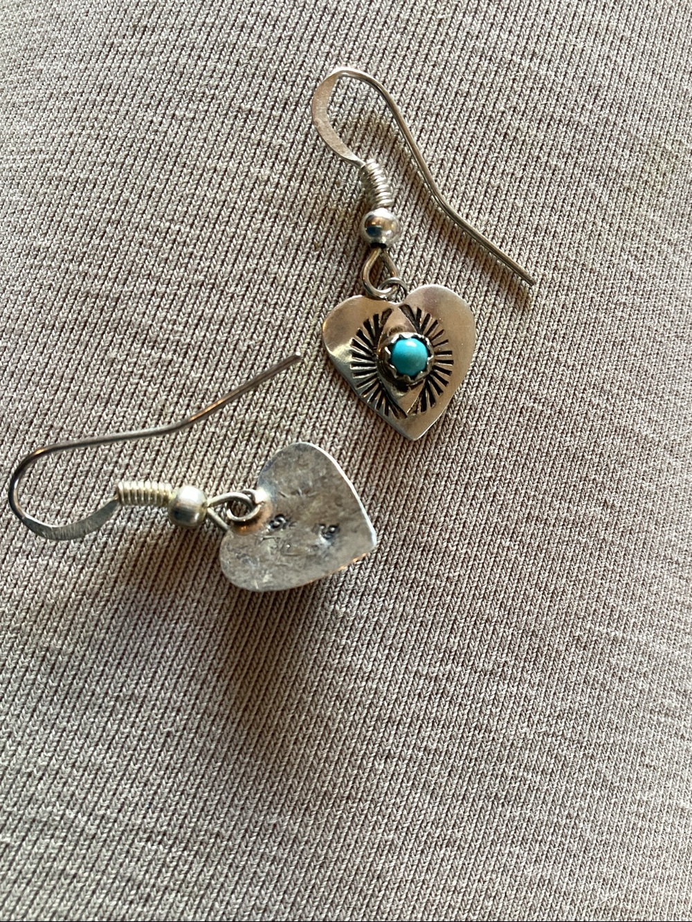 Earrings Native American made Hearts Sterling Silver Natural Turquoise unworn - Picture 3 of 4